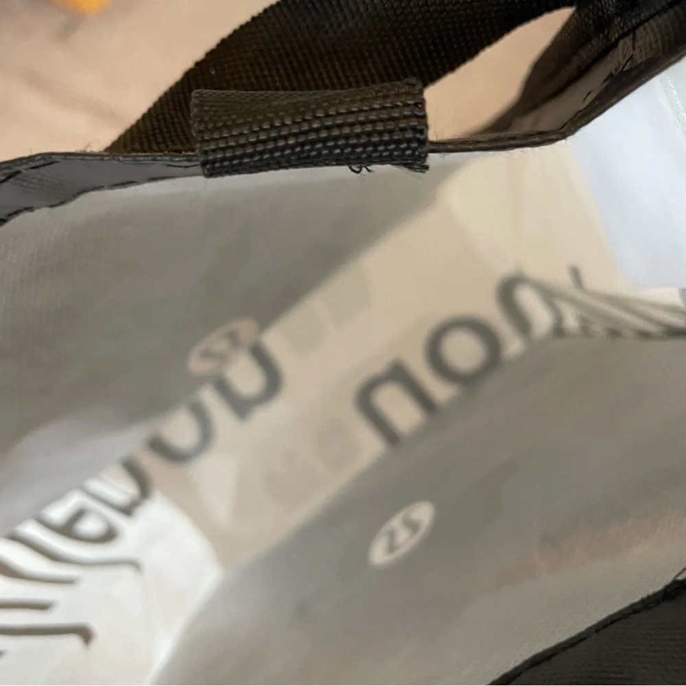 Lululemon small black bag - Picture 2 of 5